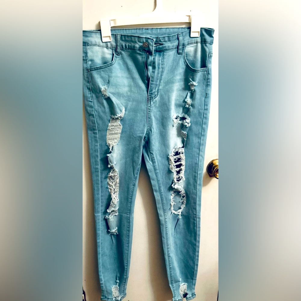 Ripped stretchy stone wash ankle jeans